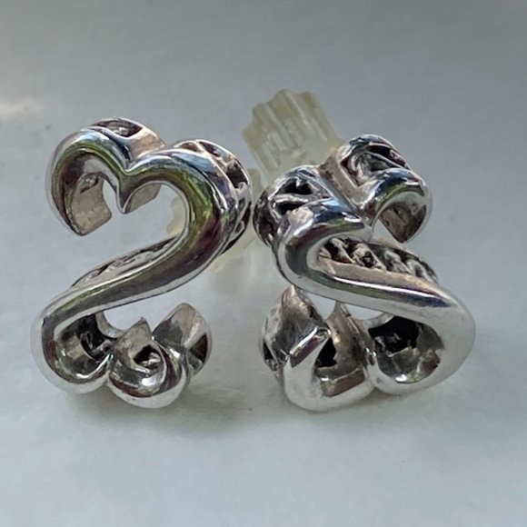 Cute little JWBR double hearts filigreed sterling silver post earrings - Picture 1 of 9